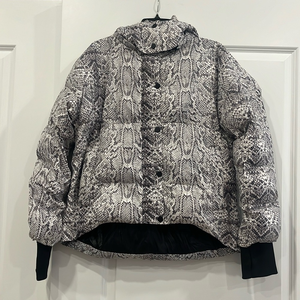 Varley snake print black-and-white down jacket worn once size medium